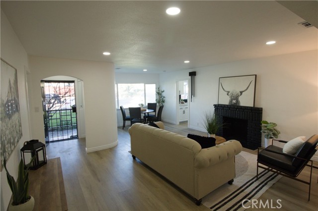 Detail Gallery Image 5 of 18 For 3528 Russell Street, Riverside,  CA 92501 - 4 Beds | 3 Baths