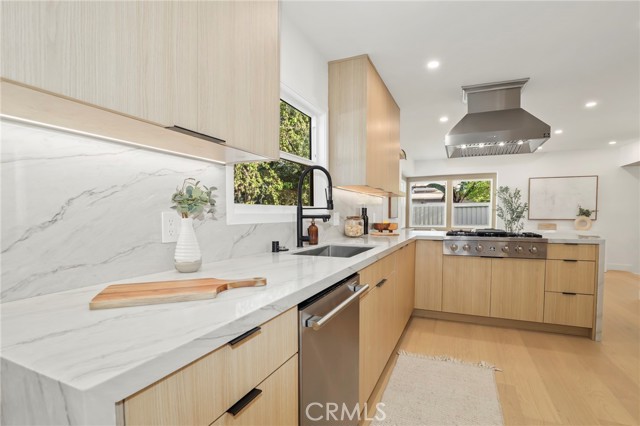 Detail Gallery Image 17 of 47 For 23856 Aetna, Woodland Hills,  CA 91367 - 4 Beds | 3 Baths