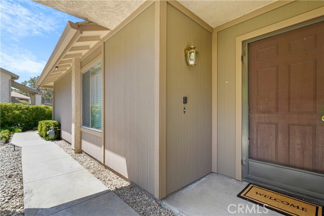 Detail Gallery Image 5 of 40 For 26241 Rainbow Glen Dr, Newhall,  CA 91321 - 2 Beds | 2 Baths