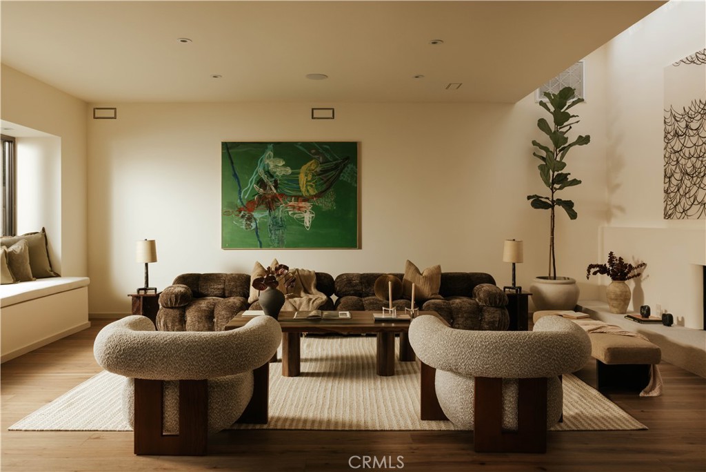 https://media.crmls.org/medias/d52dd4d6-92ba-4677-b119-29ffb5519649.jpg?preset=X-Large