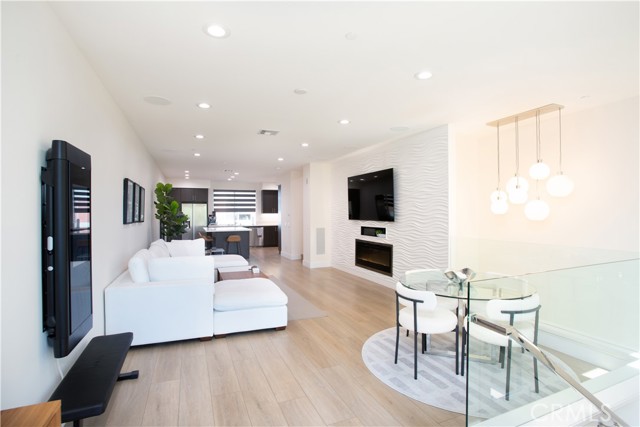 53 Gramercy, Irvine CA: https://media.crmls.org/medias/d52e625d-03b3-4b40-aa93-7a4fa265e8a9.jpg