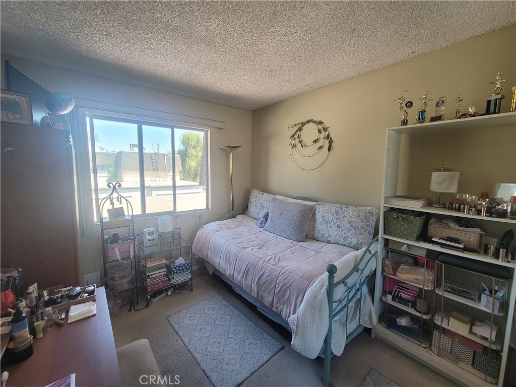 https://media.crmls.org/medias/d52e6940-198e-49a6-bb01-1288c7b3523d.jpg?preset=X-Large