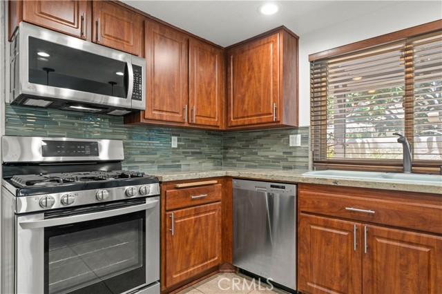 Detail Gallery Image 15 of 42 For 19541 Sardinia Ln, Huntington Beach,  CA 92646 - 3 Beds | 2/1 Baths