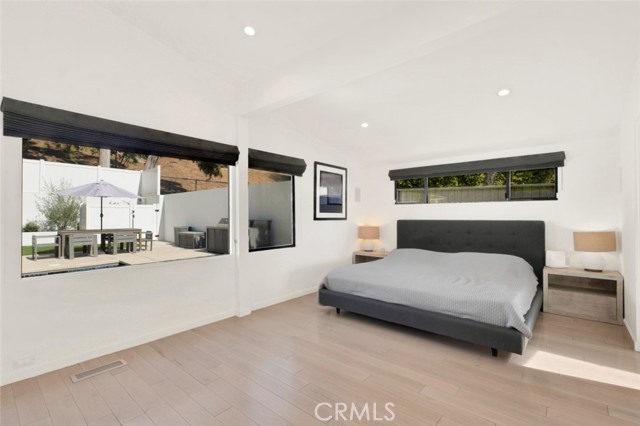 2712 N Beverly Glen Boulevard, Los Angeles CA: https://media.crmls.org/medias/d52ea5e5-7d28-41d2-96a4-c4459afa0d0d.jpg