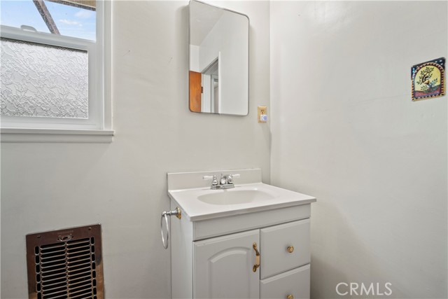 Detail Gallery Image 10 of 30 For 9628 Stonehurst Ave, Sun Valley,  CA 91352 - 3 Beds | 2 Baths