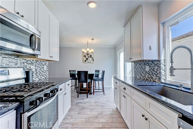 Detail Gallery Image 10 of 25 For 141 Yorktown Ln, Costa Mesa,  CA 92626 - 3 Beds | 2 Baths