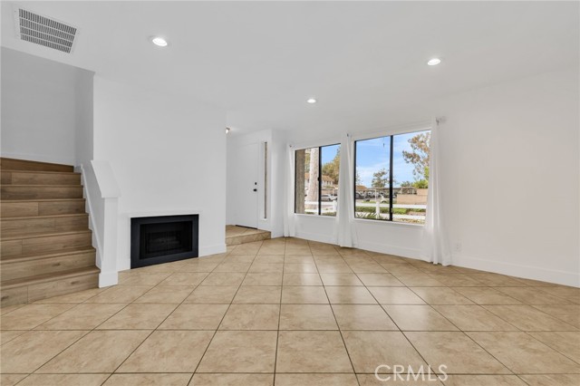 21704 Lake Vista Dr, Lake Forest CA: https://media.crmls.org/medias/d5307c71-4624-4da9-9484-789e8b8aab13.jpg