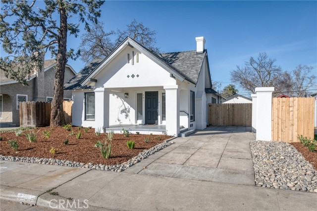 Detail Gallery Image 3 of 41 For 701 E Clinton, Fresno,  CA 93704 - 3 Beds | 1 Baths