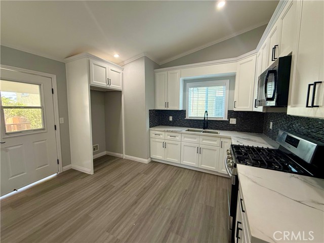 Detail Gallery Image 3 of 17 For 125 E Alondra, Compton,  CA 90220 - 4 Beds | 2 Baths