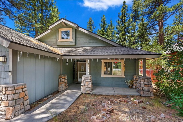 Detail Gallery Image 1 of 26 For 329 E Sherwood Bld, Big Bear City,  CA 92314 - 3 Beds | 2 Baths