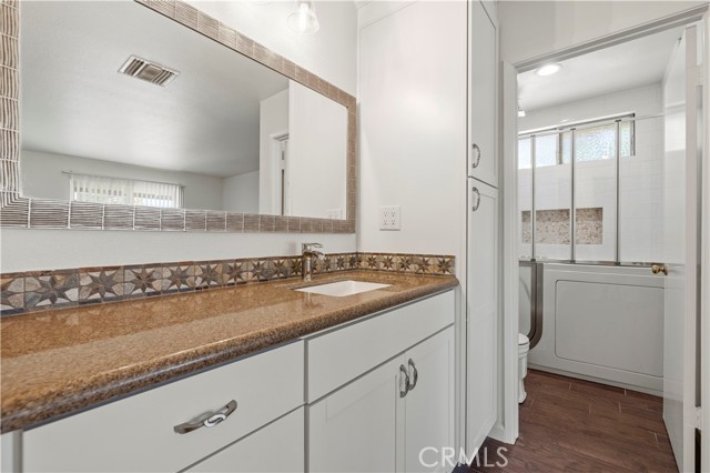 Detail Gallery Image 11 of 42 For 26824 Circle of the Oaks, Newhall,  CA 91321 - 2 Beds | 2 Baths