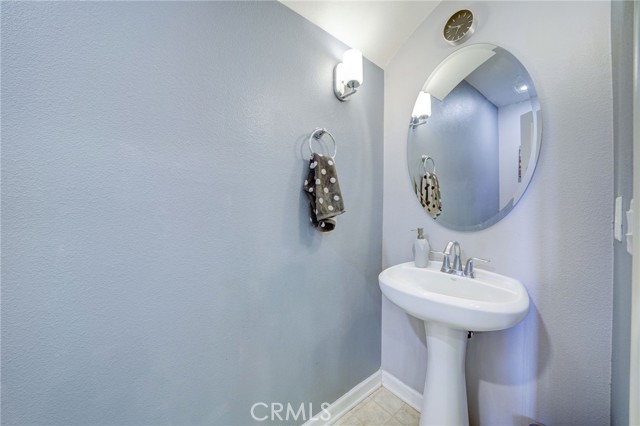 Detail Gallery Image 15 of 54 For 2894 E via Fiano, Ontario,  CA 91764 - 3 Beds | 2/1 Baths