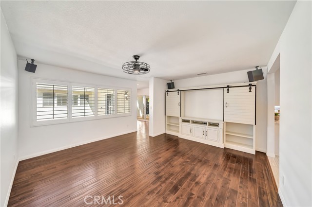 Detail Gallery Image 20 of 48 For 6136 Kentland, Woodland Hills,  CA 91367 - 4 Beds | 3 Baths