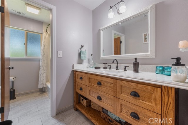 4742 Crow Road, Oakdale CA: https://media.crmls.org/medias/d535b764-c304-4f11-9439-855c60da7637.jpg