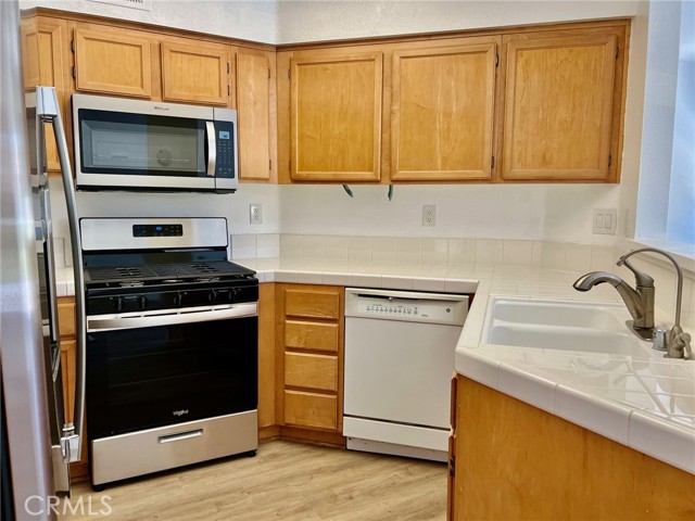 Detail Gallery Image 7 of 19 For 8070 East Treeview Court, Anaheim,  CA 92808 - 2 Beds | 2 Baths