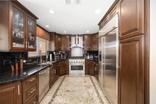 Detail Gallery Image 24 of 63 For 10610 Oak Tree Way, Sunland,  CA 91040 - 5 Beds | 4 Baths