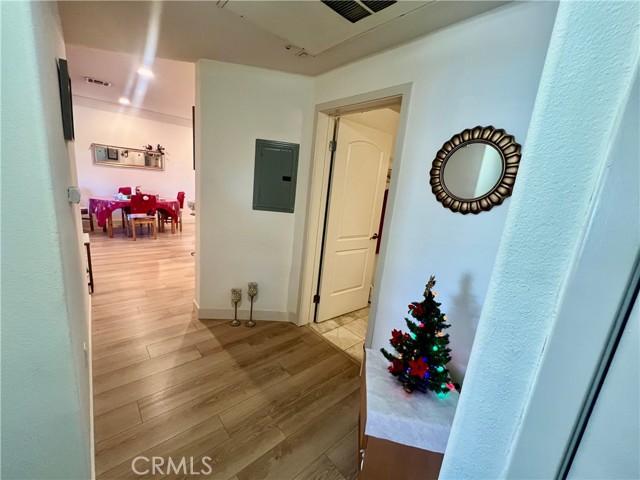 Detail Gallery Image 8 of 15 For 1515 Grismer Ave #102,  Burbank,  CA 91504 - 2 Beds | 2 Baths