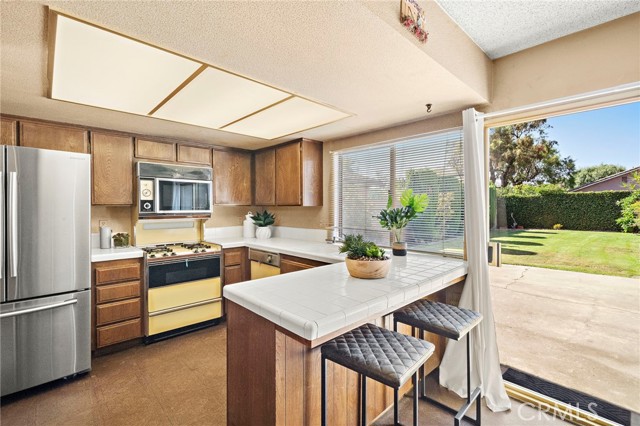 11551 Gladstone Circle, Fountain Valley CA: https://media.crmls.org/medias/d537ce33-fc6d-47d5-93f3-8e21212daedd.jpg