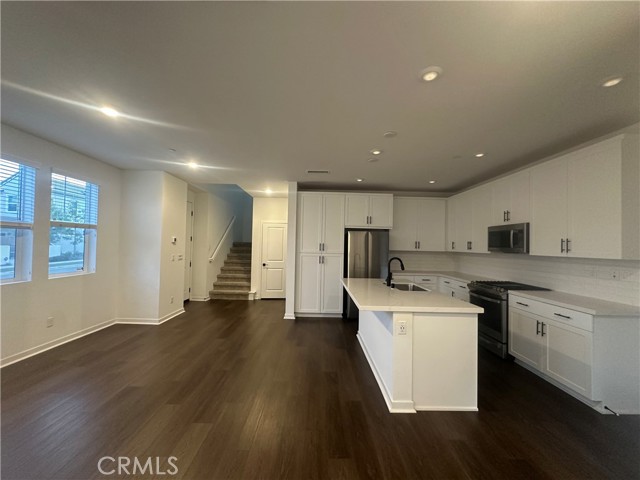 Detail Gallery Image 3 of 46 For 4088 Shada Ln, Corona,  CA 92883 - 4 Beds | 3 Baths