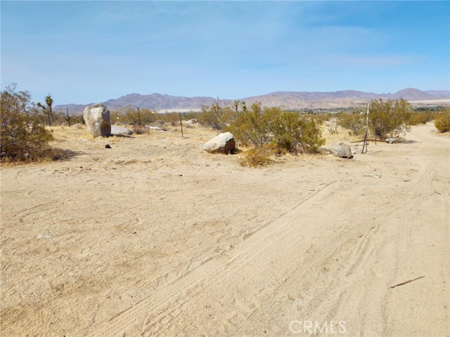 Detail Gallery Image 14 of 17 For 31633 Azurite Rd, Lucerne Valley,  CA 92356 - 1 Beds | 1 Baths