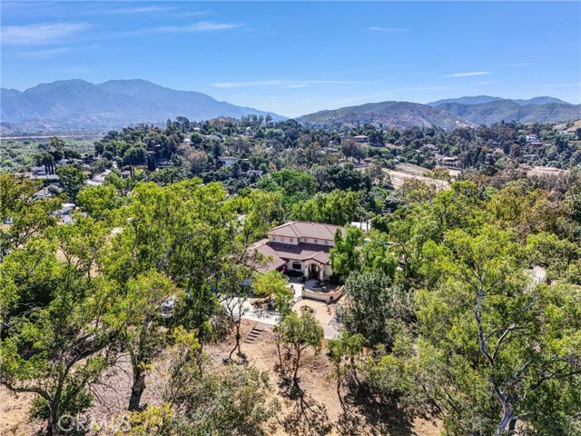 10345 McBroom Street, Sunland CA: https://media.crmls.org/medias/d539a22c-9310-45e1-ab65-4adc732db69c.jpg