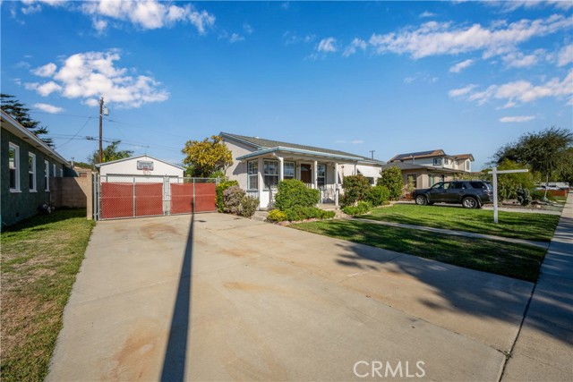 Detail Gallery Image 4 of 45 For 5815 E Oxholm, Long Beach,  CA 90808 - 3 Beds | 2 Baths