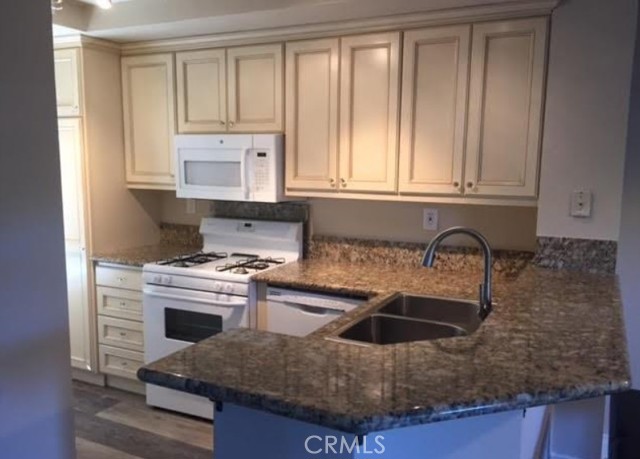 Detail Gallery Image 2 of 14 For 7 Pomelo, Rancho Santa Margarita,  CA 92688 - 2 Beds | 2 Baths