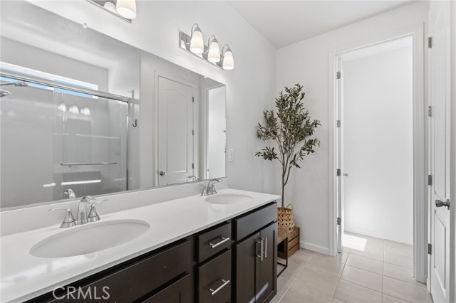 Detail Gallery Image 33 of 59 For 588 Overstone Ave, Madera,  CA 93636 - 5 Beds | 2/1 Baths