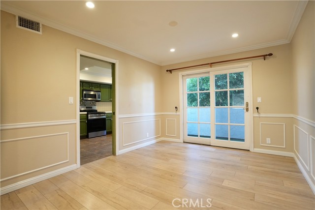 635 East Elmwood Avenue, 204 photo 8