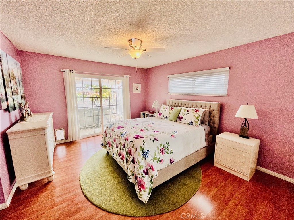 https://media.crmls.org/medias/d53ceaad-1ef0-4b4c-b946-8c5c102acee7.jpg?preset=X-Large