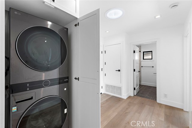 Detail Gallery Image 17 of 27 For 980 Meadowlark Ln, Laguna Beach,  CA 92651 - 3 Beds | 3 Baths