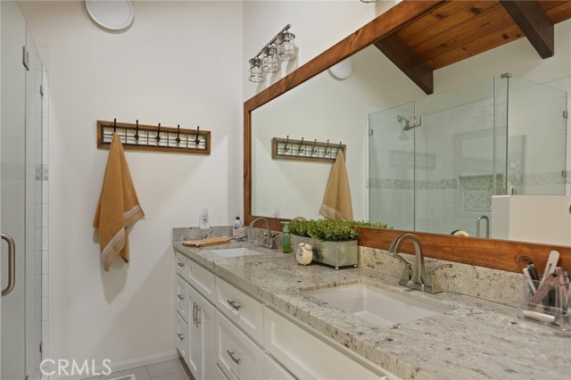 221 Darfo Drive, Crestline CA: https://media.crmls.org/medias/d53da0c1-b4ac-4c0b-a221-8a85fa84f778.jpg