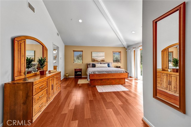 10345 McBroom Street, Sunland CA: https://media.crmls.org/medias/d53de0e3-cb07-4164-bf1d-901dc6200c8b.jpg
