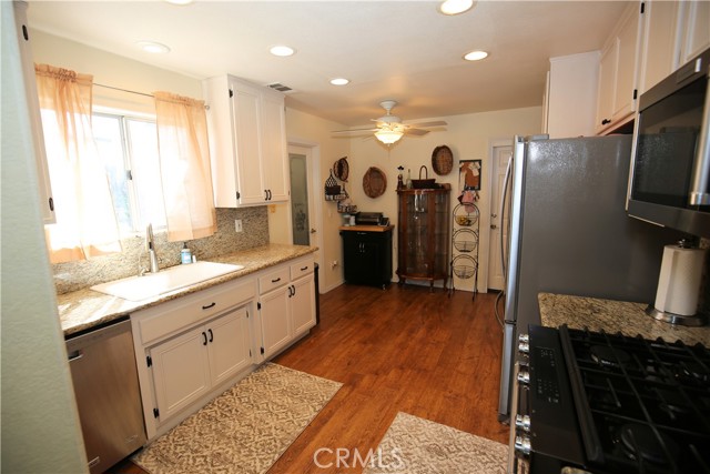 Detail Gallery Image 10 of 37 For 171 Bridgegate Ln, Paso Robles,  CA 93446 - 4 Beds | 3 Baths