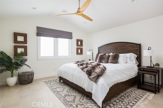 415 1/2 Marguerite Avenue, Corona del Mar CA: https://media.crmls.org/medias/d53f2939-f79d-4059-a8e9-dc4ebea9843c.jpg