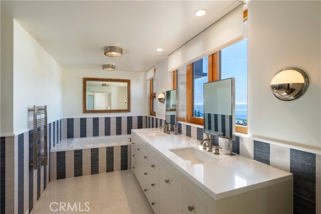 1901 Ocean Way, Laguna Beach CA: https://media.crmls.org/medias/d540908f-dce7-4a0c-91df-ba7aa8ffcce0.jpg