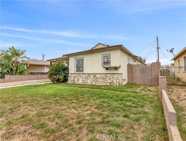 Detail Gallery Image 2 of 36 For 410 E Piru St, Los Angeles,  CA 90061 - 4 Beds | 2 Baths