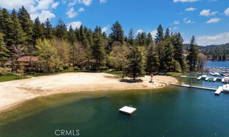 https://media.crmls.org/medias/d541f341-65a8-4341-93a7-1fa3ad58868a.jpg?preset=X-Large
