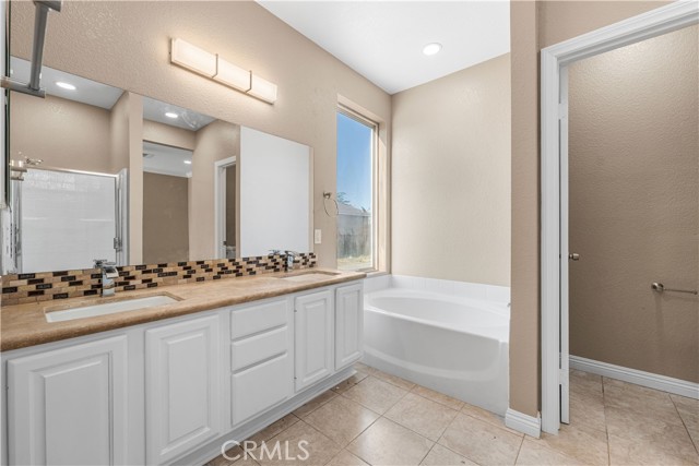 43309 45th W Street, Lancaster CA: https://media.crmls.org/medias/d5423c7a-2b54-4d0a-88e9-a5529b7e7e2f.jpg