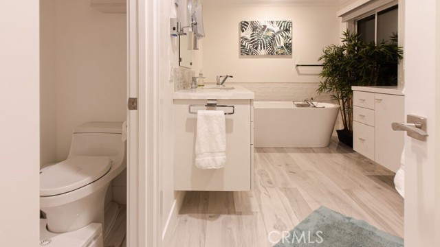 Detail Gallery Image 13 of 36 For 16 North Stonington, Laguna Beach,  CA 92651 - 4 Beds | 5 Baths