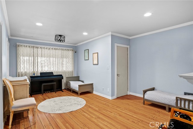 1046 E Grinnell Drive, Burbank CA: https://media.crmls.org/medias/d543461f-b544-472c-a7b6-97bd4a2b6231.jpg