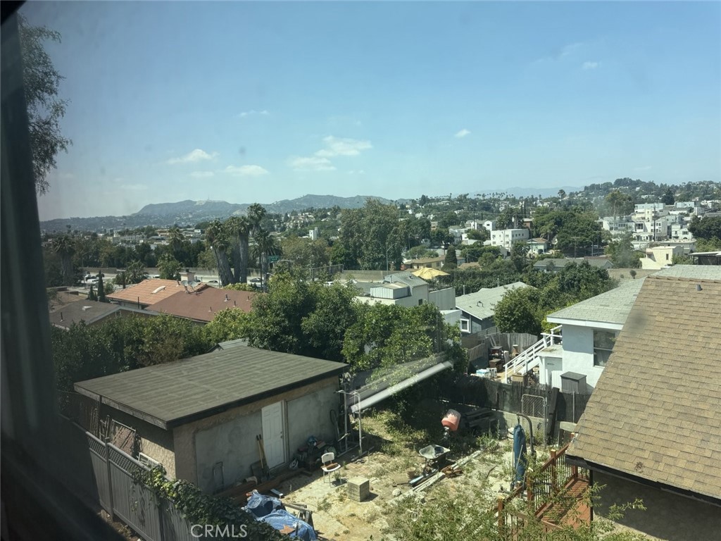https://media.crmls.org/medias/d54371c3-4fc1-48e4-9255-13d15b101a87.jpg?preset=X-Large