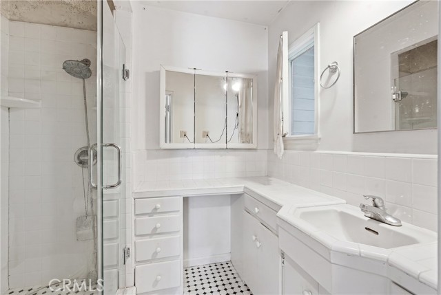 922 1/2 S PCH - Bathroom 922 1/2 S PCH - Bathroom