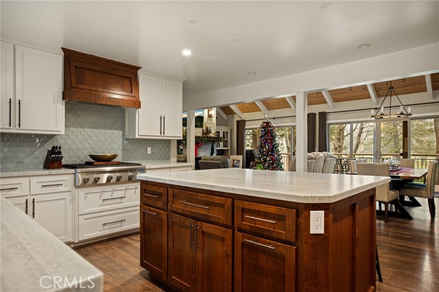 Detail Gallery Image 10 of 39 For 435 Riviera Dr, Lake Arrowhead,  CA 92352 - 3 Beds | 2/1 Baths