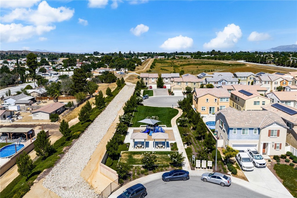 https://media.crmls.org/medias/d54556d9-15ab-4515-8506-54f127e6eeb3.jpg?preset=X-Large