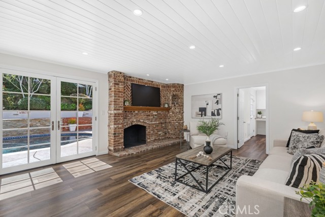 Detail Gallery Image 10 of 25 For 21438 Mulholland, Woodland Hills,  CA 91364 - 5 Beds | 3 Baths