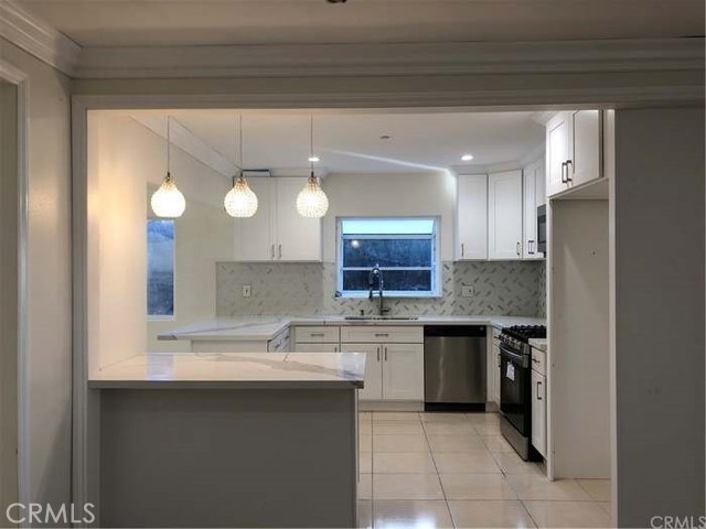 Detail Gallery Image 10 of 15 For 10449 Pioneer Bld, Santa Fe Springs,  CA 90670 - 4 Beds | 2 Baths