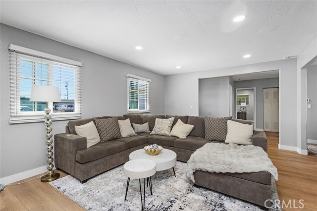 Detail Gallery Image 2 of 34 For 123 E Wilson, Orange,  CA 92867 - 3 Beds | 2 Baths