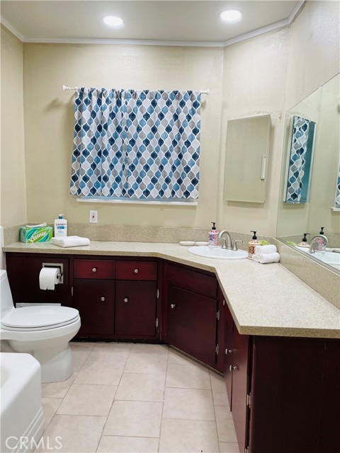 Detail Gallery Image 8 of 16 For 705 Yarmouth Rd, Palos Verdes Estates,  CA 90274 - 4 Beds | 3 Baths