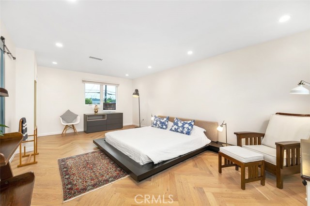 Image 13 of 26 For 21225 Kent Avenue